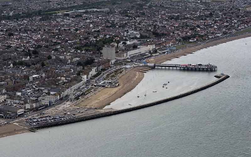 Watch gorgeous sea views at Neptune’s Arms